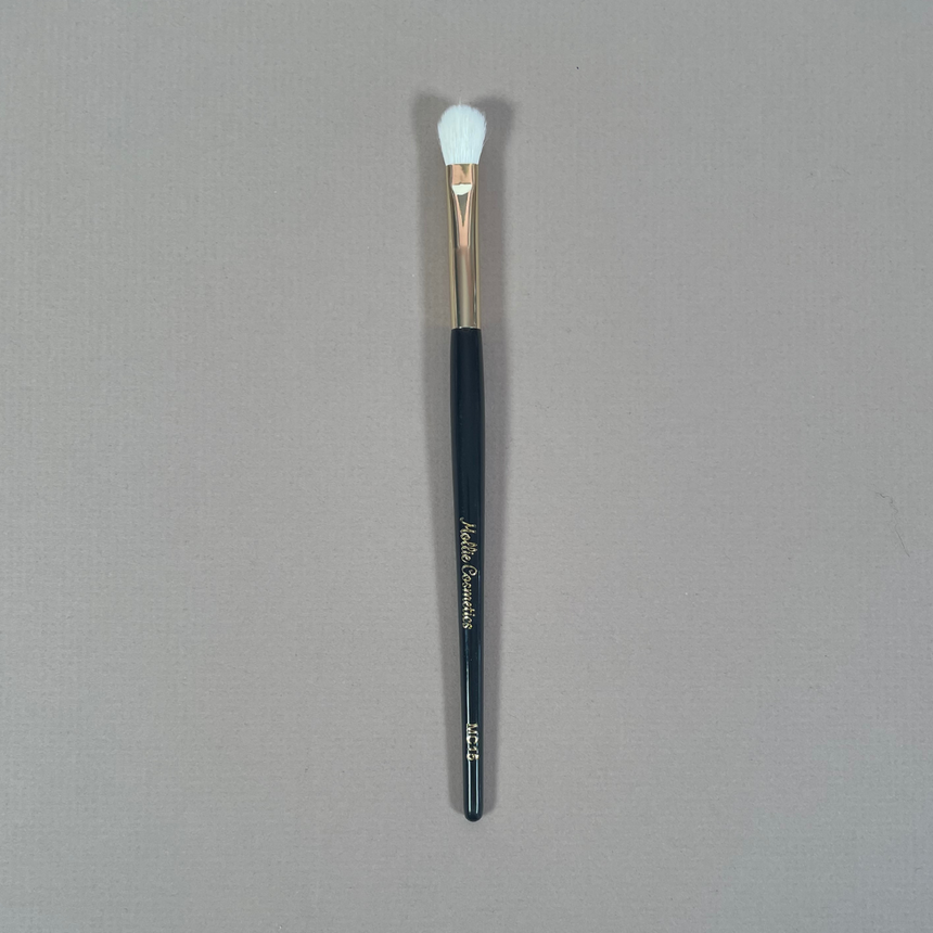 MC15 - Eyeshadow Definer Brush