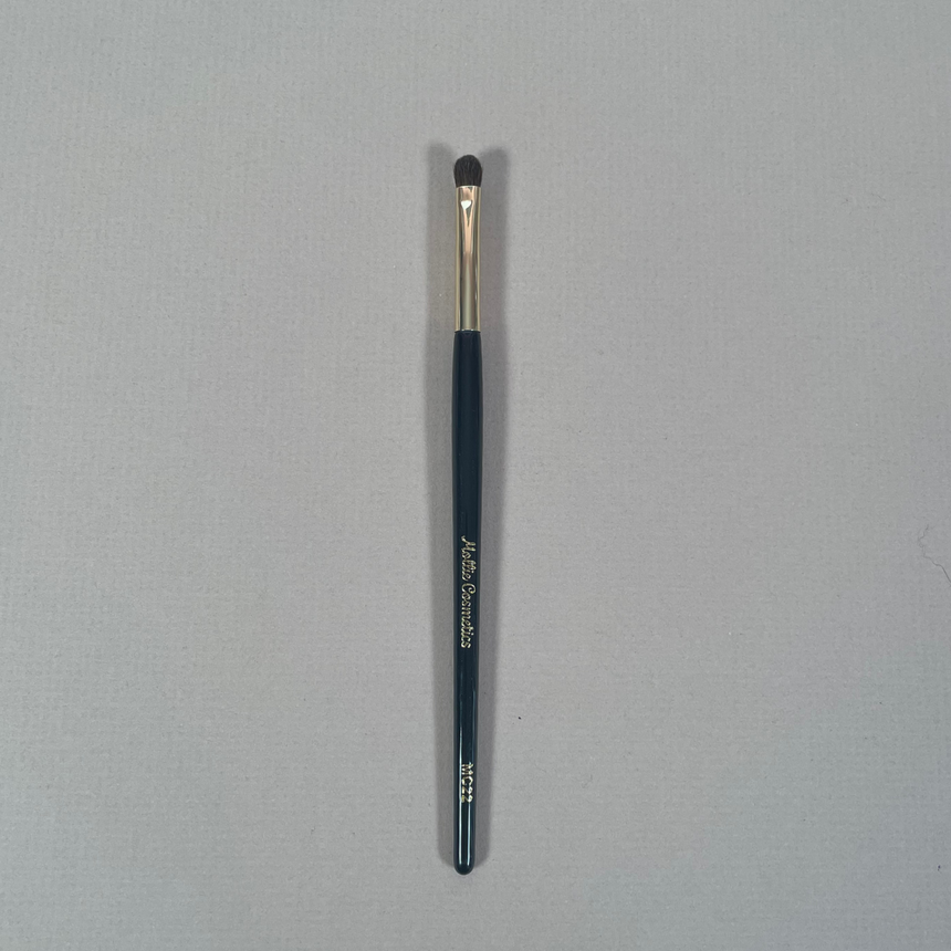 MC22 - Small Eyeshadow/Smudger Brush